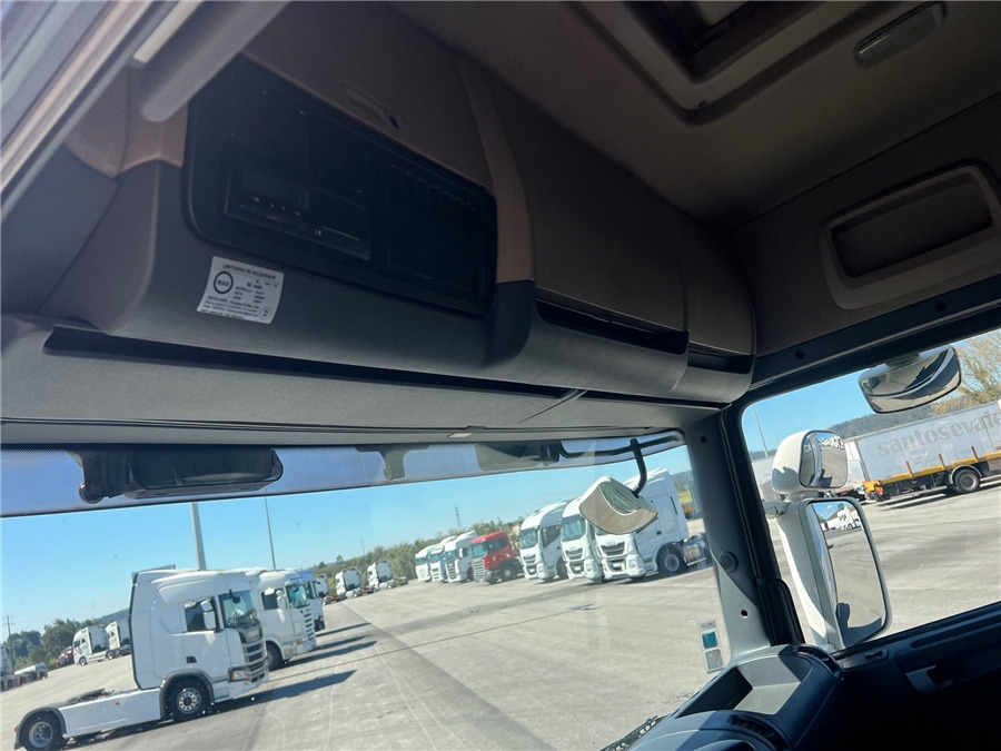 Tractor unit Scania G400: picture 16