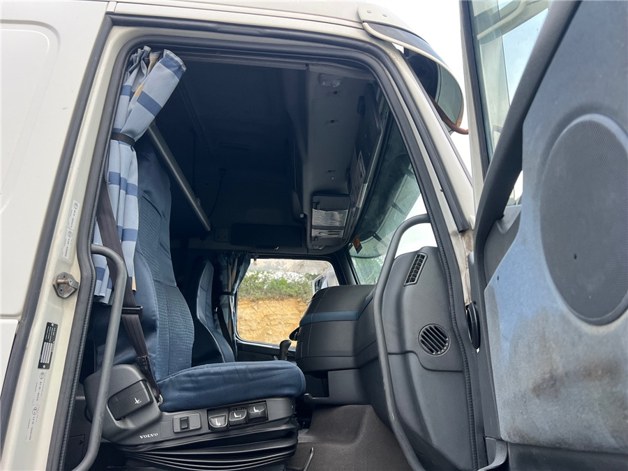 Tractor unit Volvo FH 480: picture 13