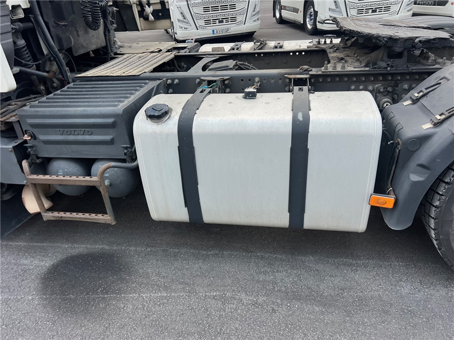 Tractor unit Volvo FH 480: picture 8
