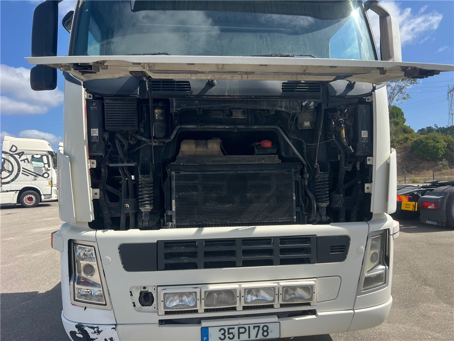 Tractor unit Volvo FH12-37: picture 6