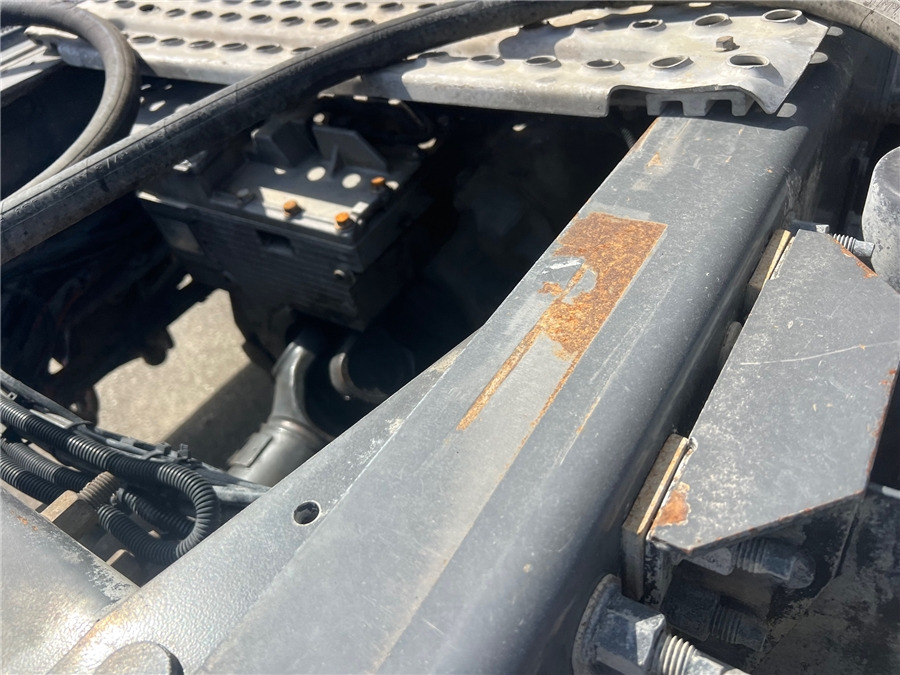 Tractor unit Volvo FH12-37: picture 7