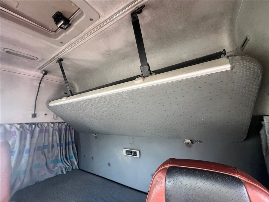 Tractor unit Volvo FH12-37: picture 15