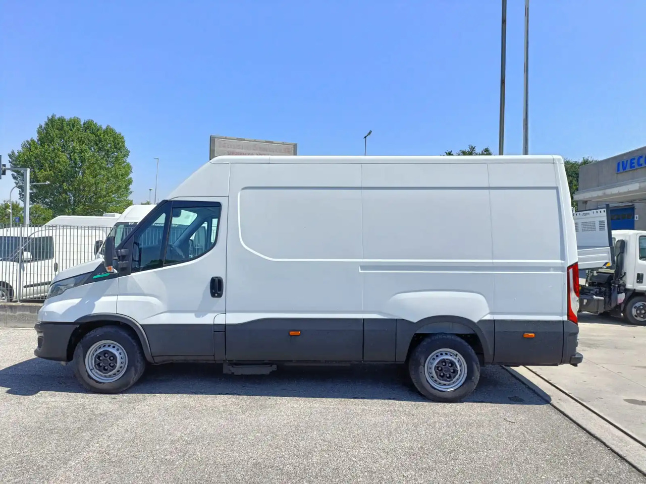 IVECO DAILY 35S14 L2H2 CNG METANO KM 0 - Panel van: picture 5 IVECO DAILY 35S14 L2H2 CNG METANO KM 0 - Panel van: picture 5