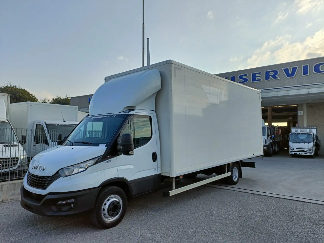 IVECO DAILY 72C18 72.180 HI P - Box truck: picture 2 IVECO DAILY 72C18 72.180 HI P - Box truck: picture 2