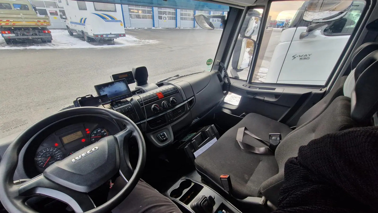 IVECO EUROCARGO 75E19P - Curtain side truck: picture 4 IVECO EUROCARGO 75E19P - Curtain side truck: picture 4
