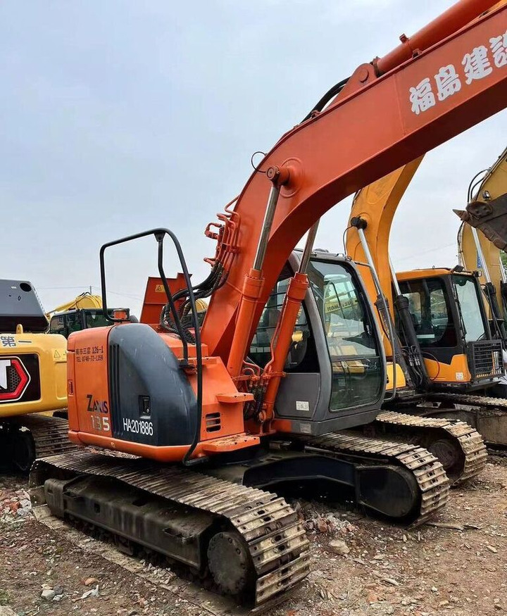 Hitachi ZX135 - Crawler excavator: picture 5 Hitachi ZX135 - Crawler excavator: picture 5