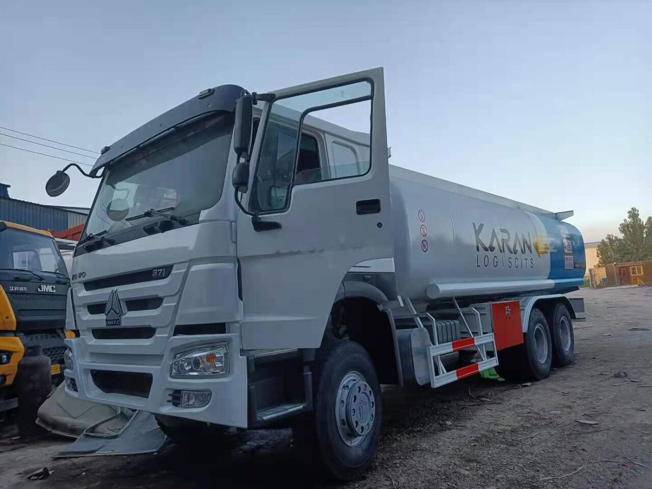 Howo 371 - Tanker truck: picture 4 Howo 371 - Tanker truck: picture 4