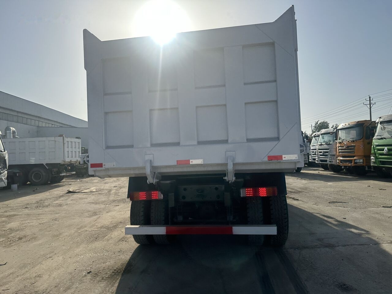 Howo 400 8X4 - Tipper: picture 3 Howo 400 8X4 - Tipper: picture 3