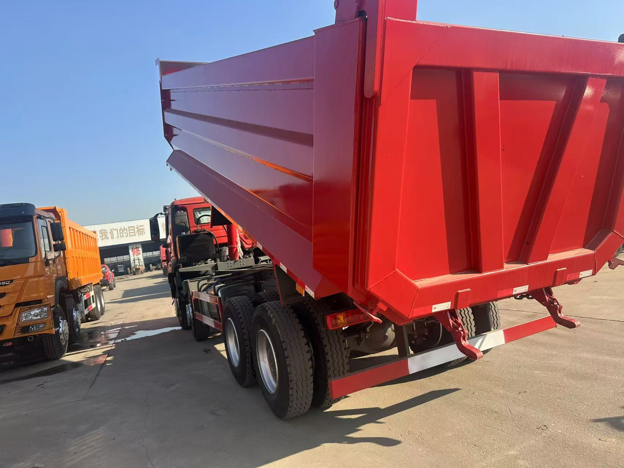 Howo HAOHAN DUMP TRUCK 8X4 - Tipper: picture 4 Howo HAOHAN DUMP TRUCK 8X4 - Tipper: picture 4