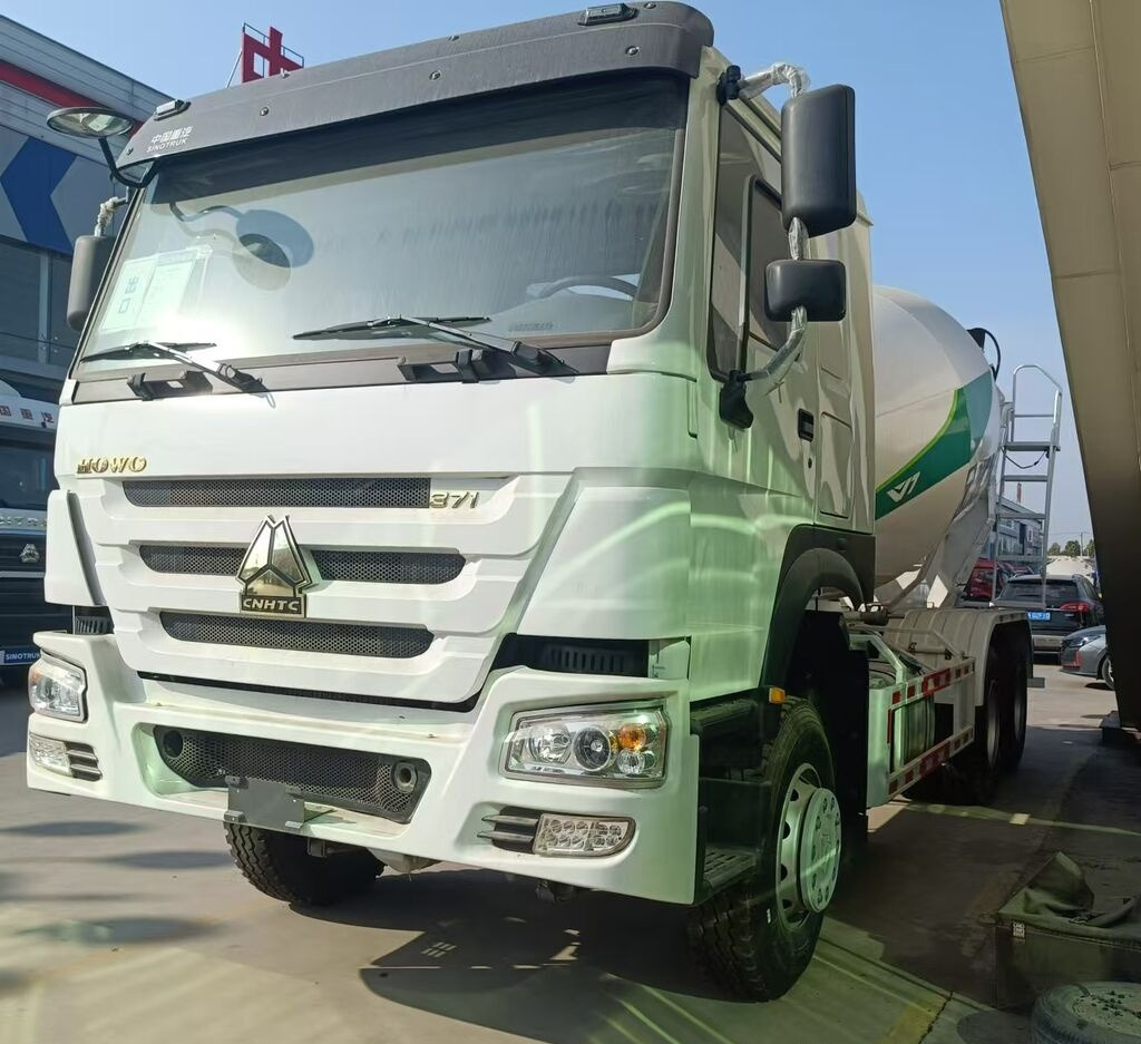 Howo XCMG on chassis - Concrete mixer truck: picture 3 Howo XCMG on chassis - Concrete mixer truck: picture 3