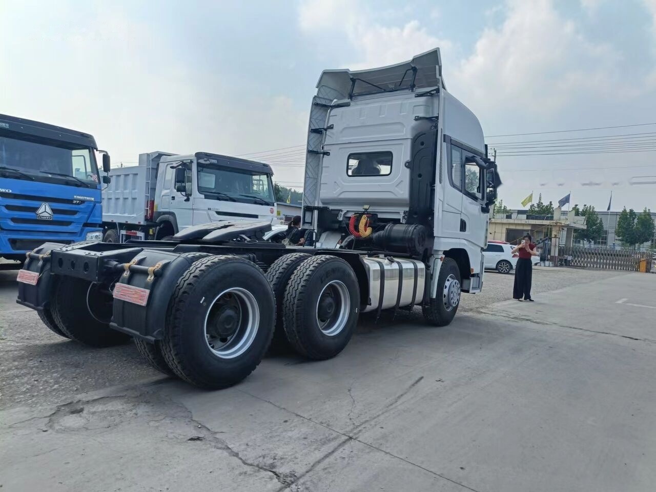 Tractor unit Shacman X3000: picture 6