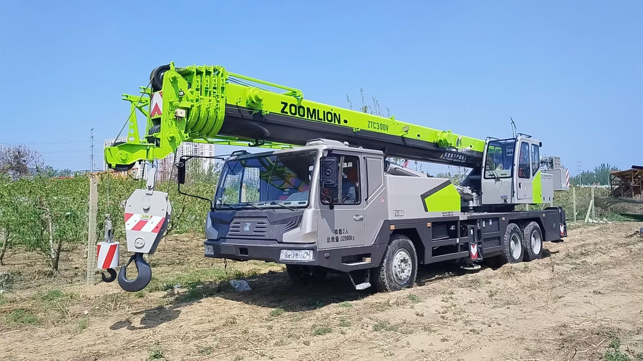 ZOOMLION ZTC300V - Mobile crane: picture 2 ZOOMLION ZTC300V - Mobile crane: picture 2