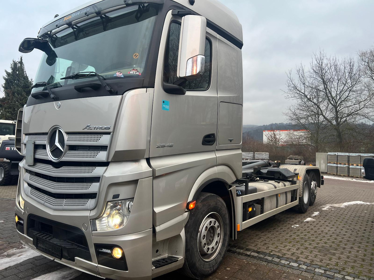 Mercedes-Benz Actros 4 3-Achser 25XX OM471 6x2 Fg - Hook lift truck: picture 1 Mercedes-Benz Actros 4 3-Achser 25XX OM471 6x2 Fg - Hook lift truck: picture 1