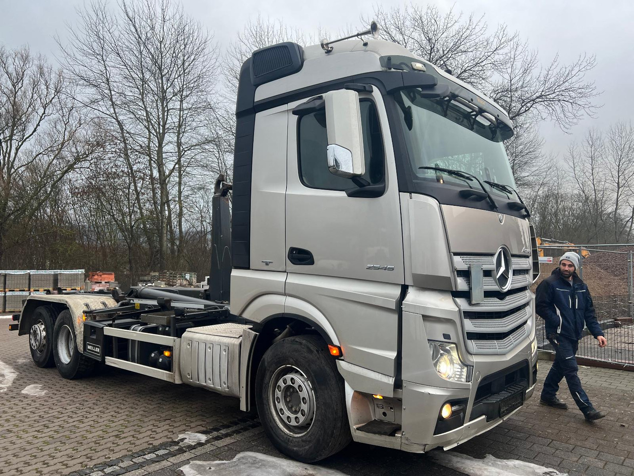 Mercedes-Benz Actros 4 3-Achser 25XX OM471 6x2 Fg - Hook lift truck: picture 2 Mercedes-Benz Actros 4 3-Achser 25XX OM471 6x2 Fg - Hook lift truck: picture 2