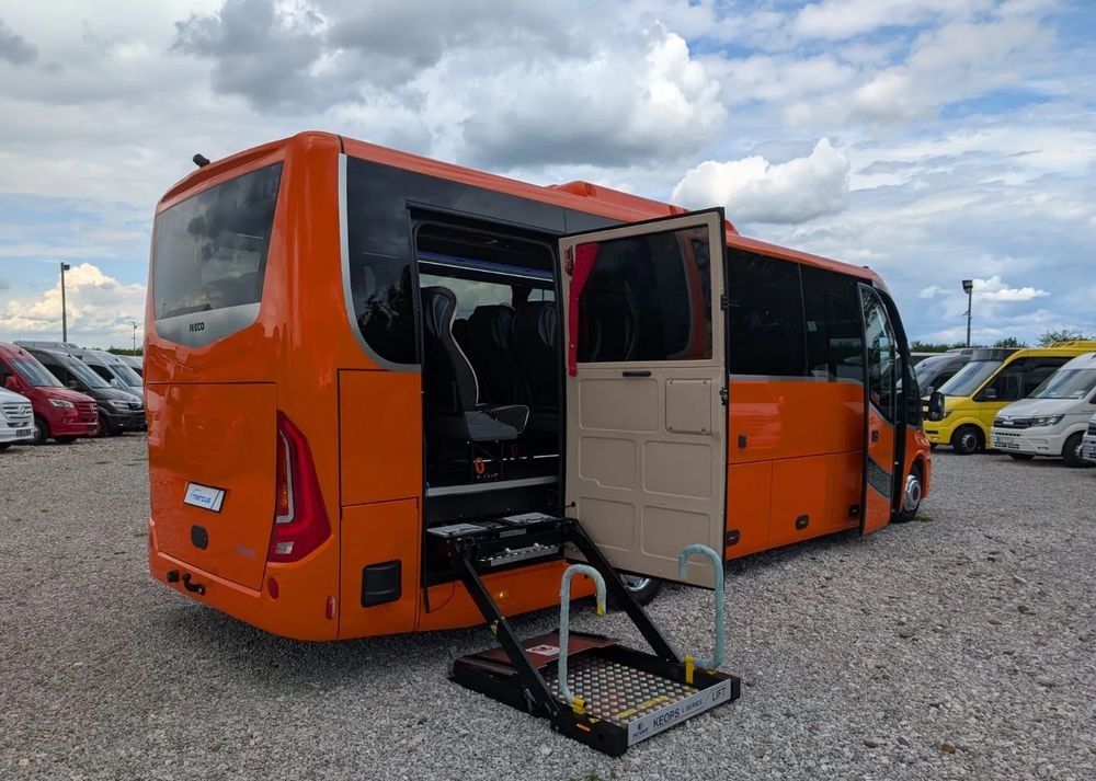 Iveco Daily - Minibus, Passenger van: picture 1 Iveco Daily - Minibus, Passenger van: picture 1