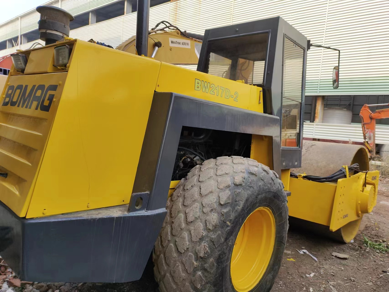 BOMAG BW217D - Compactor: picture 3 BOMAG BW217D - Compactor: picture 3