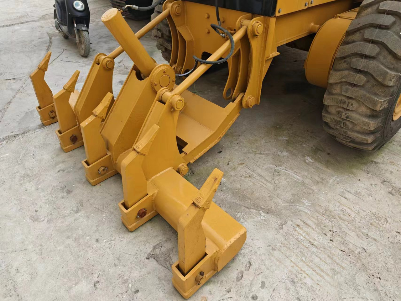 Grader CAT 140H: picture 6