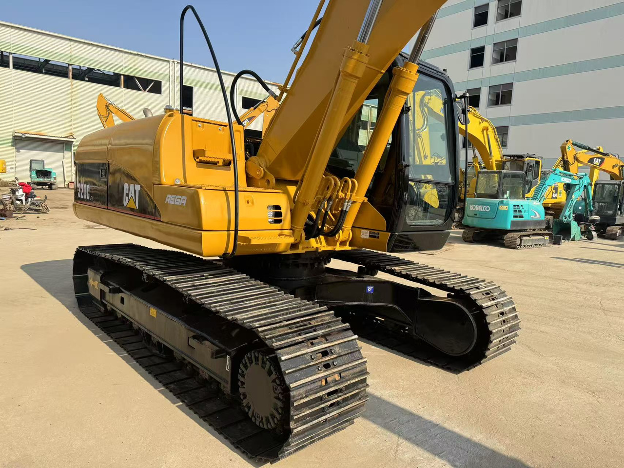 Crawler excavator CATERPILLAR 320C: picture 7