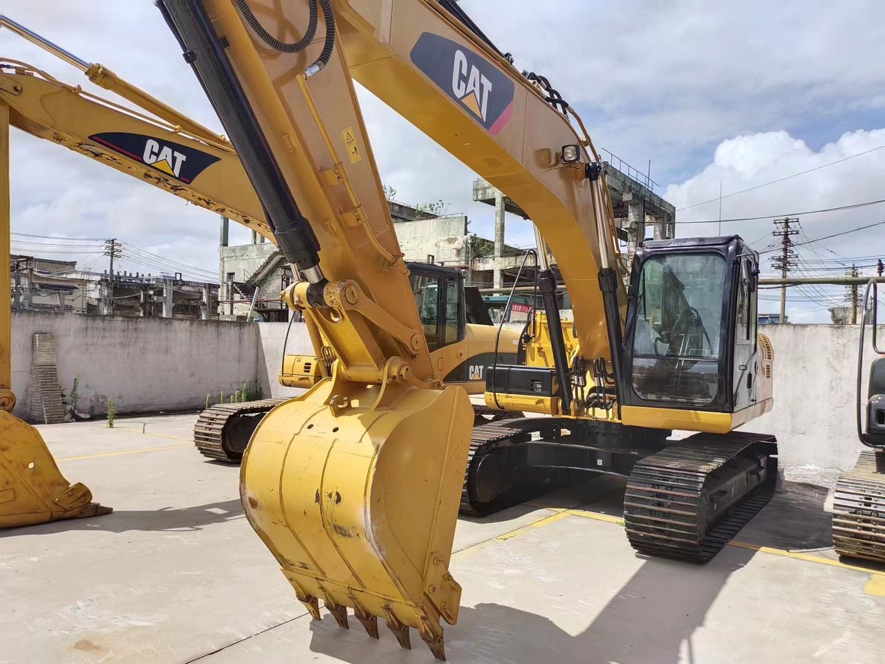 CATERPILLAR 320D - Crawler excavator: picture 1 CATERPILLAR 320D - Crawler excavator: picture 1