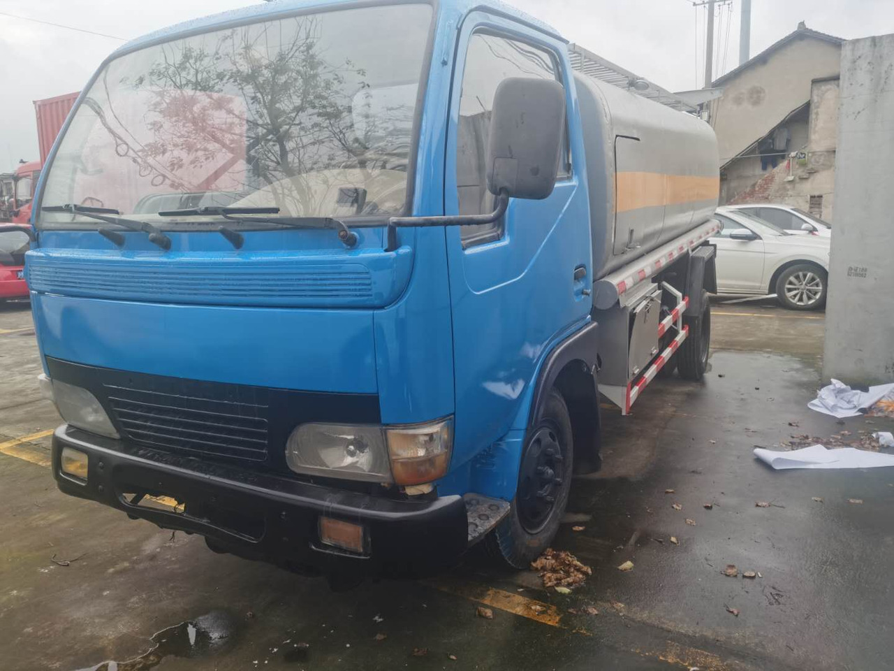 DONGFENG 6ton - Tanker truck: picture 2 DONGFENG 6ton - Tanker truck: picture 2