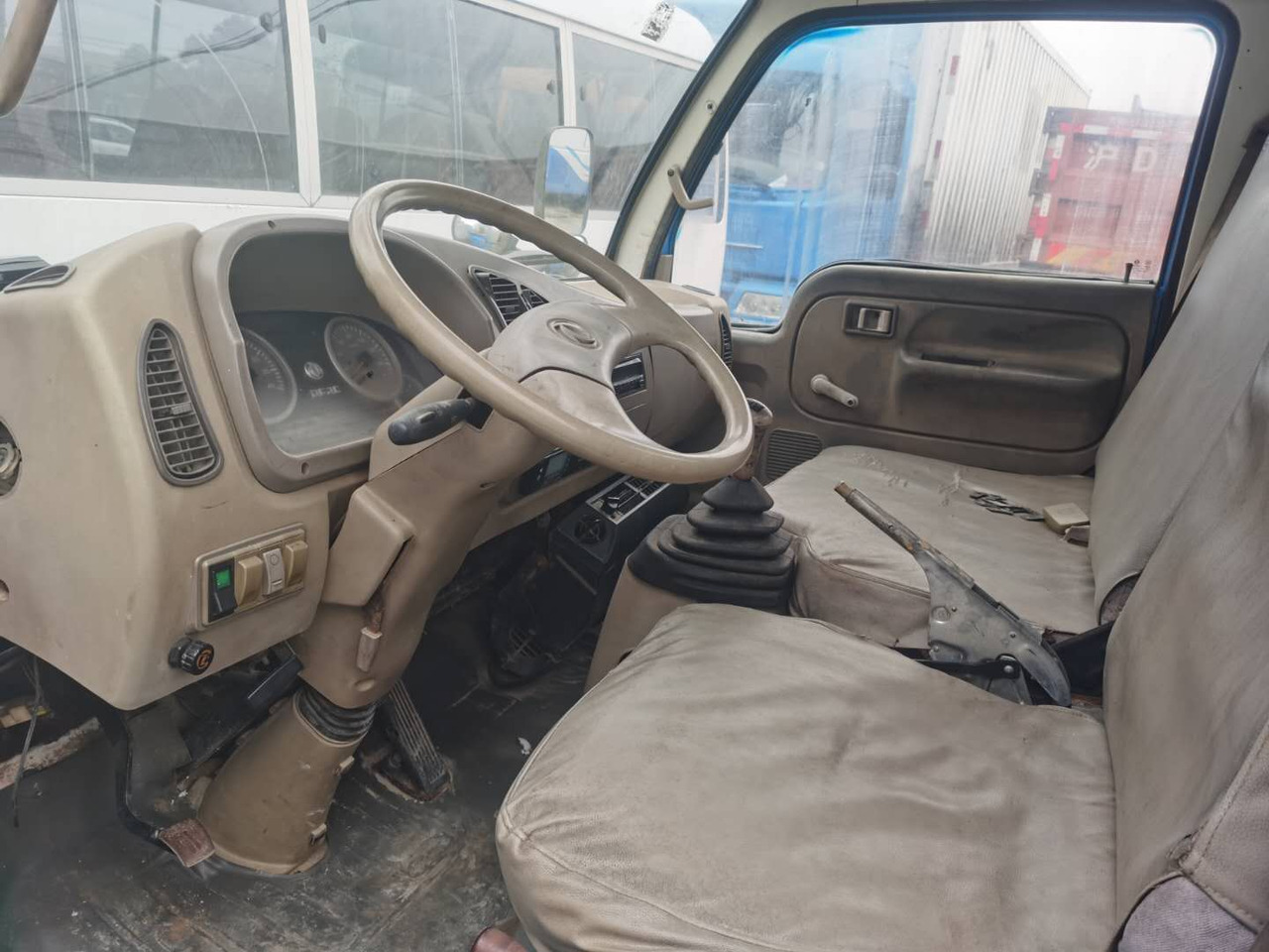 DONGFENG 6ton - Tanker truck: picture 5 DONGFENG 6ton - Tanker truck: picture 5