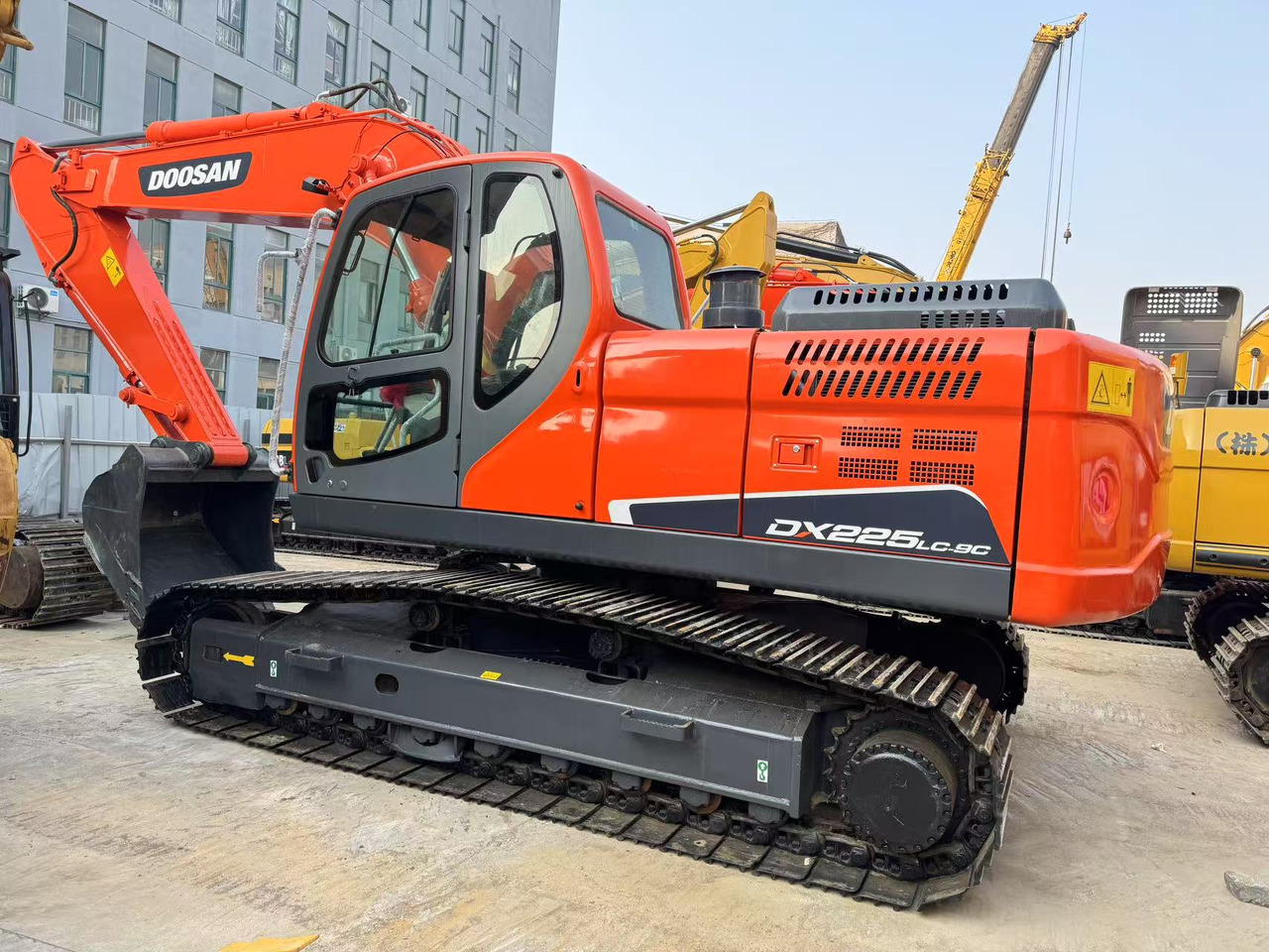 DOOSAN DX225 - Crawler excavator: picture 5 DOOSAN DX225 - Crawler excavator: picture 5