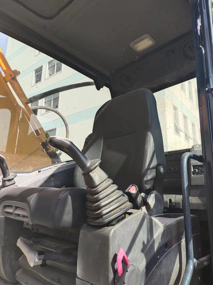 HYUNDAI 220LC-9S - Crawler excavator: picture 4 HYUNDAI 220LC-9S - Crawler excavator: picture 4