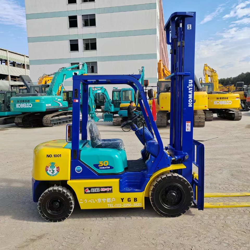 KOMATSU FD30 - Diesel forklift: picture 2 KOMATSU FD30 - Diesel forklift: picture 2