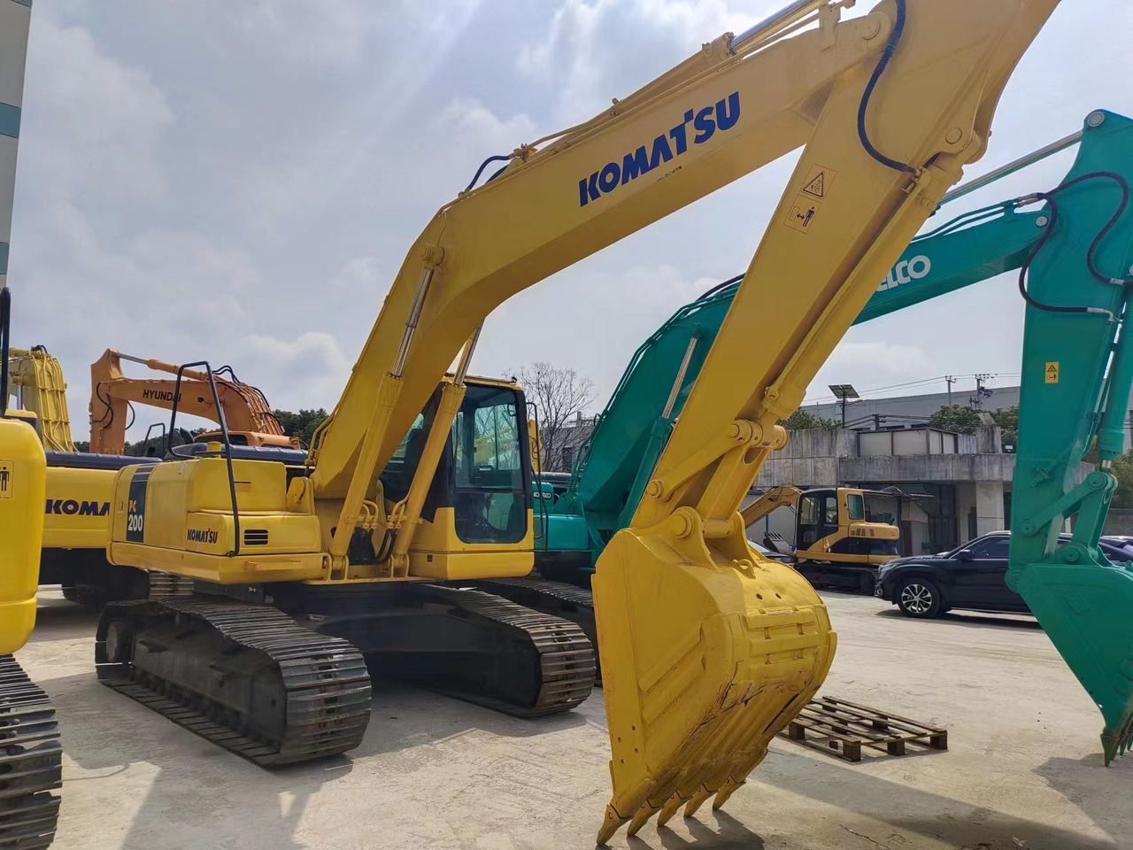KOMATSU PC200-7 - Crawler excavator: picture 1 KOMATSU PC200-7 - Crawler excavator: picture 1