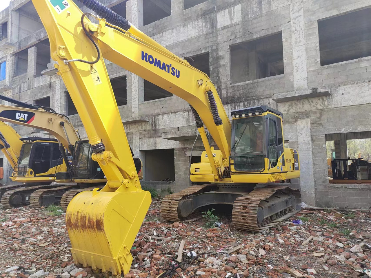 KOMATSU PC200-8 PC200-7 PC220-7 - Crawler excavator: picture 2 KOMATSU PC200-8 PC200-7 PC220-7 - Crawler excavator: picture 2