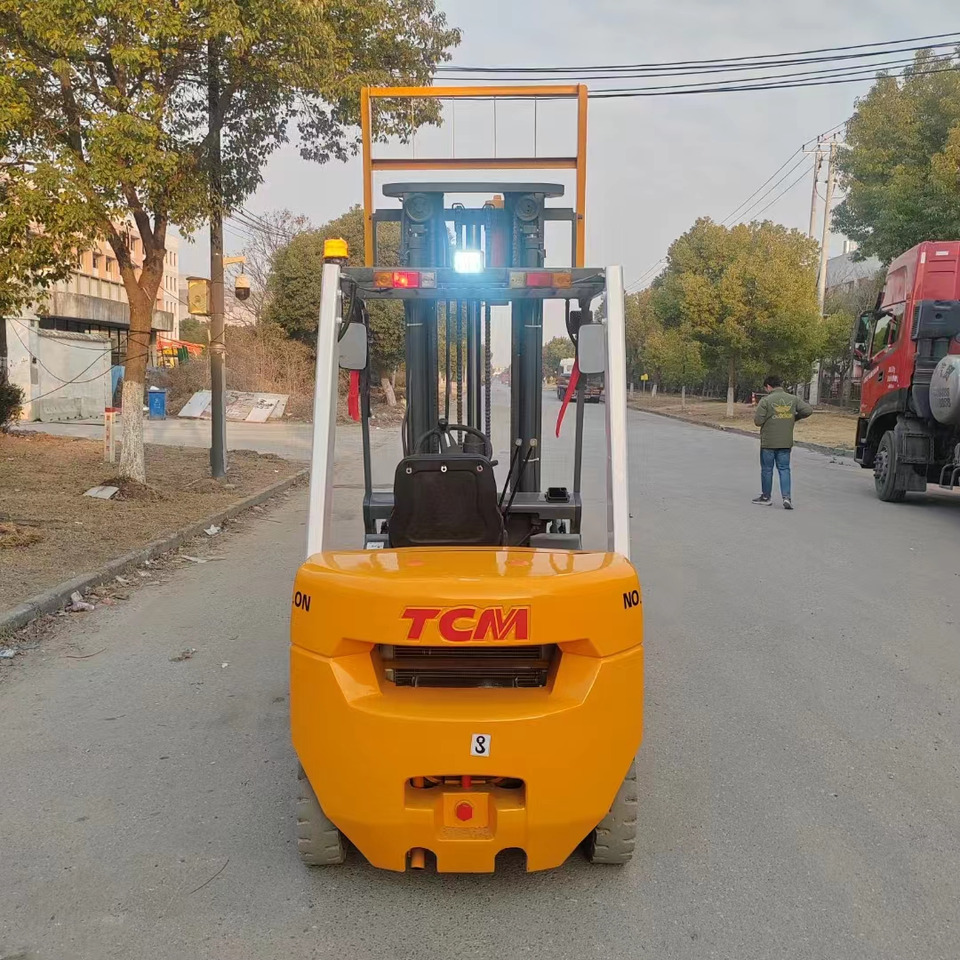 TCM FD30 diesel ISUZU engine forklift from Japan - Diesel forklift: picture 2 TCM FD30 diesel ISUZU engine forklift from Japan - Diesel forklift: picture 2