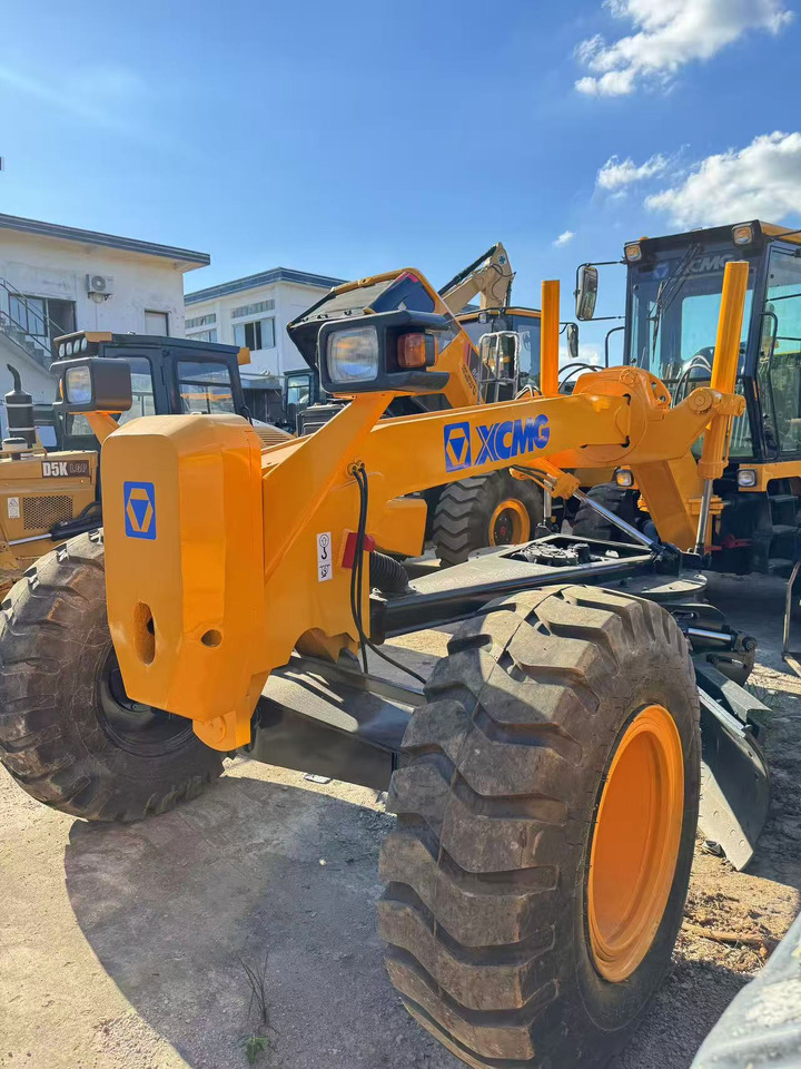 XCMG GR180 - Grader: picture 2 XCMG GR180 - Grader: picture 2