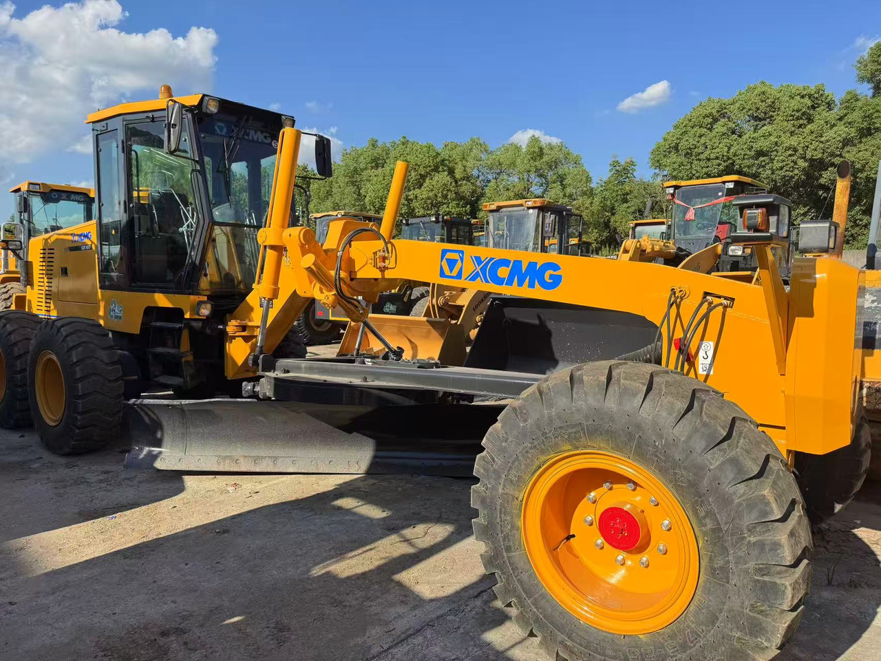 XCMG GR180 - Grader: picture 1 XCMG GR180 - Grader: picture 1