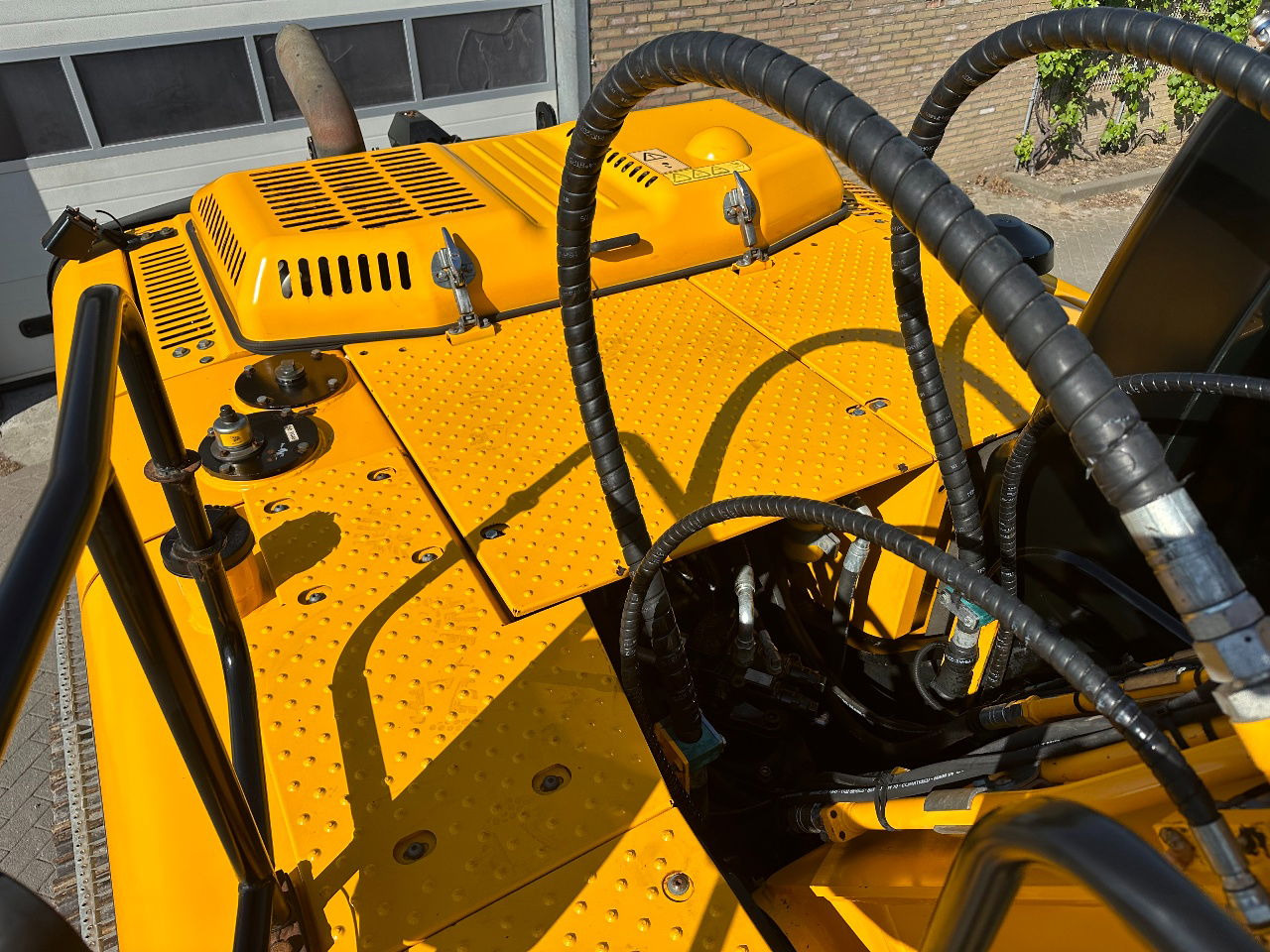 Crawler excavator JCB JS220LC: picture 20