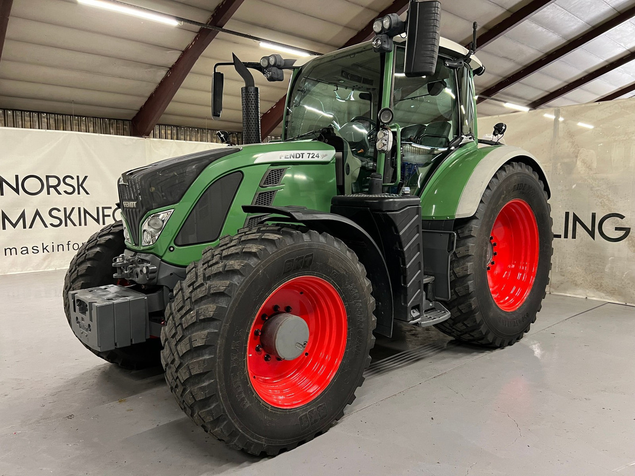 Fendt 724 Vario - Farm tractor: picture 2 Fendt 724 Vario - Farm tractor: picture 2