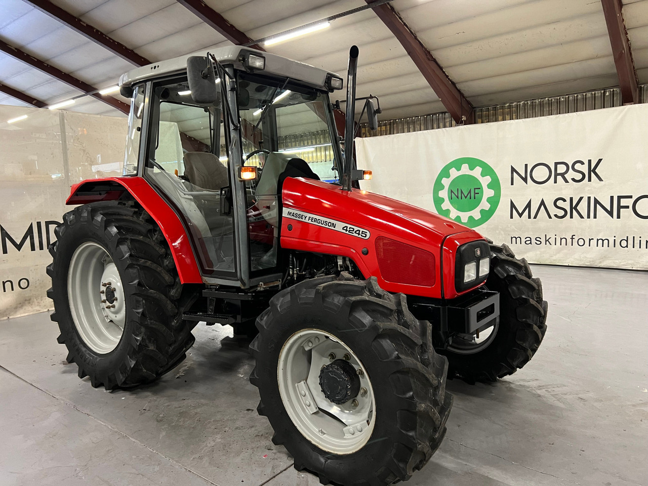 Massey Ferguson 4245 - Farm tractor: picture 4 Massey Ferguson 4245 - Farm tractor: picture 4