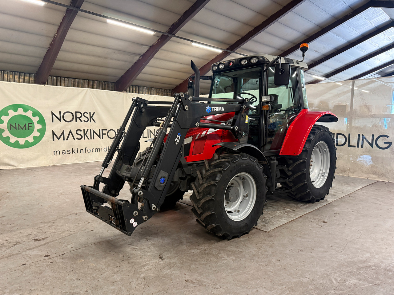 Massey Ferguson 5440 Dyna 4 - Farm tractor: picture 1 Massey Ferguson 5440 Dyna 4 - Farm tractor: picture 1