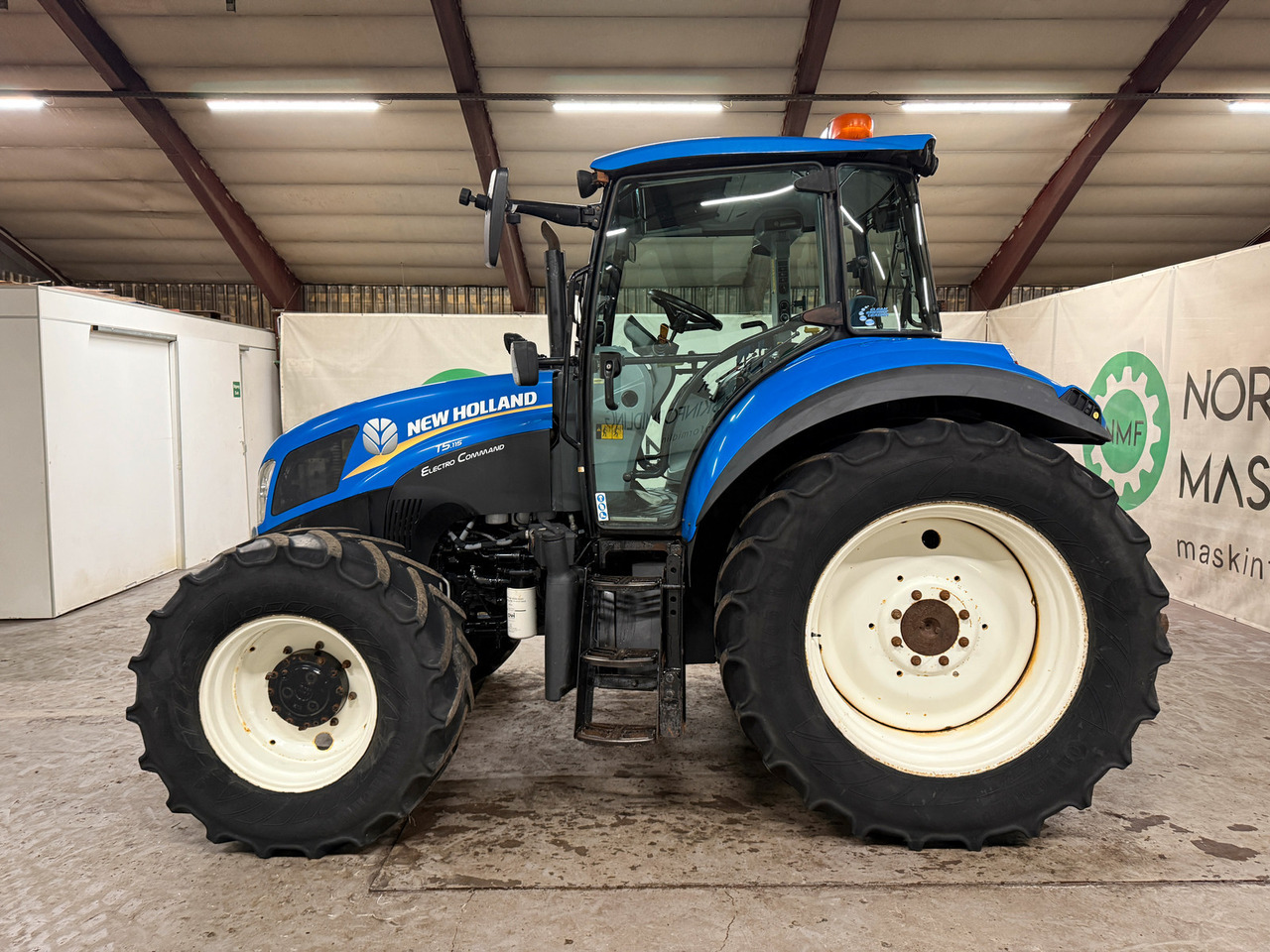 New Holland T5.115 EC - Farm tractor: picture 2 New Holland T5.115 EC - Farm tractor: picture 2