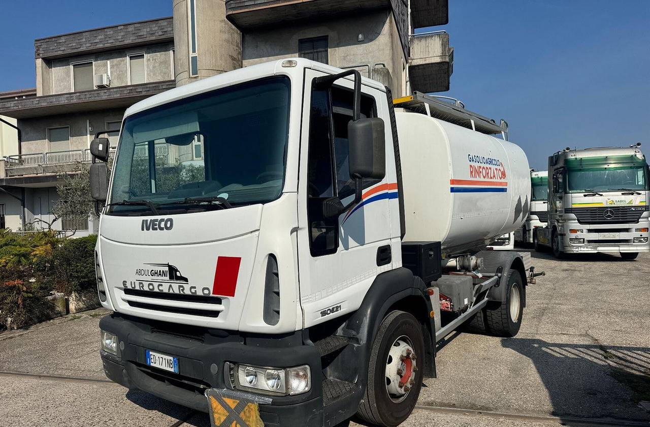 Iveco Eurocargo 150E21 Cisterna carburante - Tanker truck: picture 2 Iveco Eurocargo 150E21 Cisterna carburante - Tanker truck: picture 2