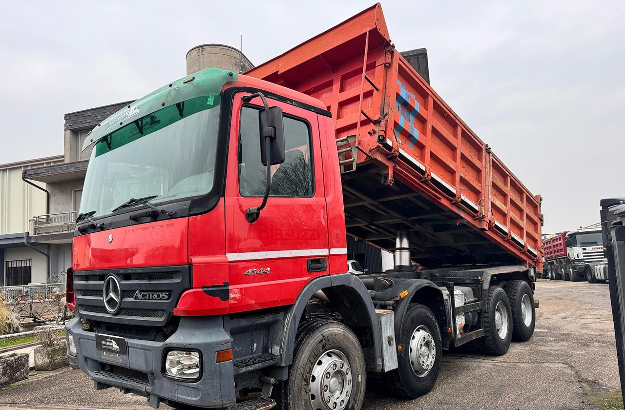 Mercedes Benz Actros 4144 - 8X4 - Tipper: picture 5 Mercedes Benz Actros 4144 - 8X4 - Tipper: picture 5