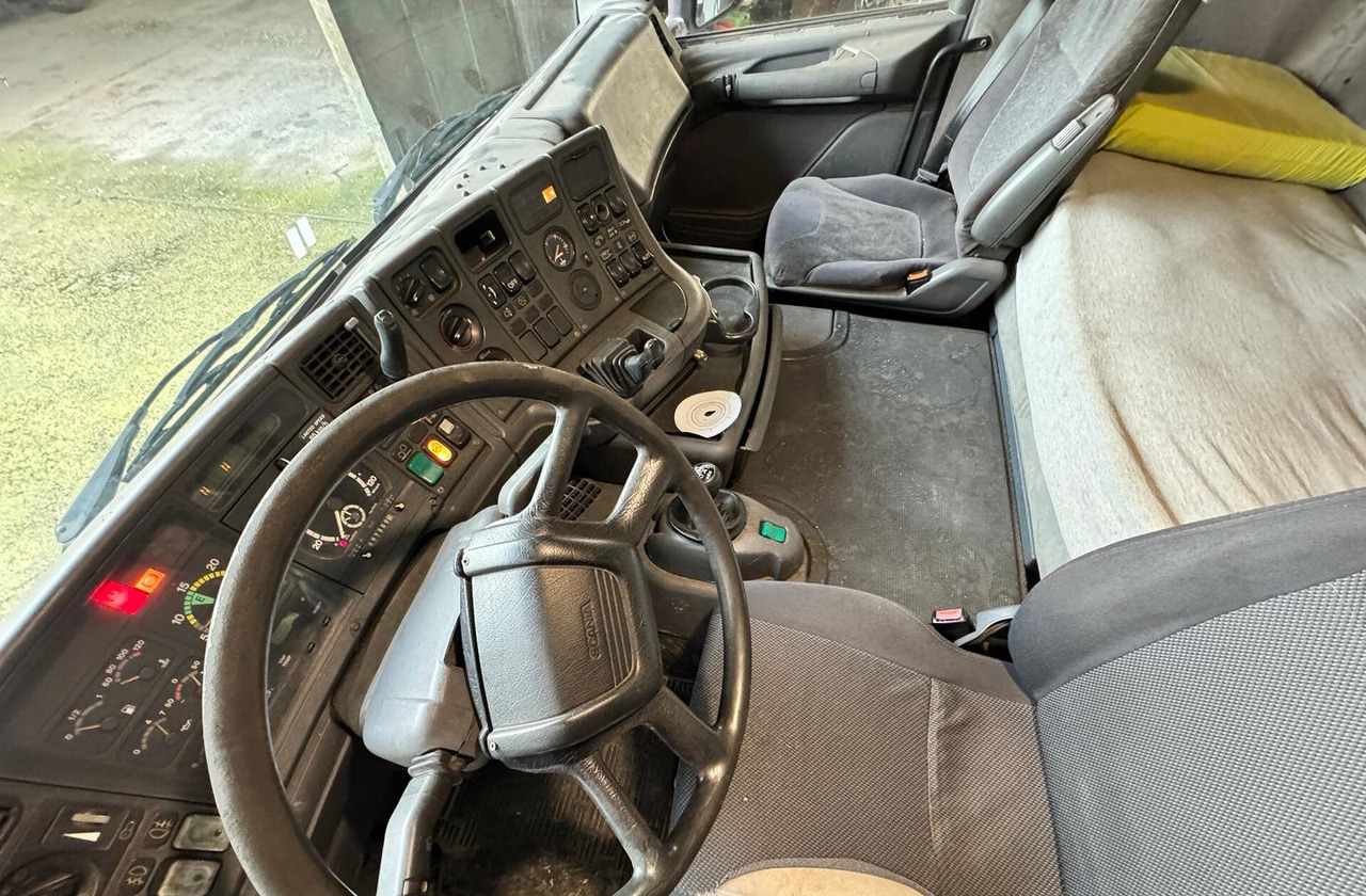 Motrice Scania R124 - 420 - 2002 (6X2) - Cab chassis truck: picture 5 Motrice Scania R124 - 420 - 2002 (6X2) - Cab chassis truck: picture 5