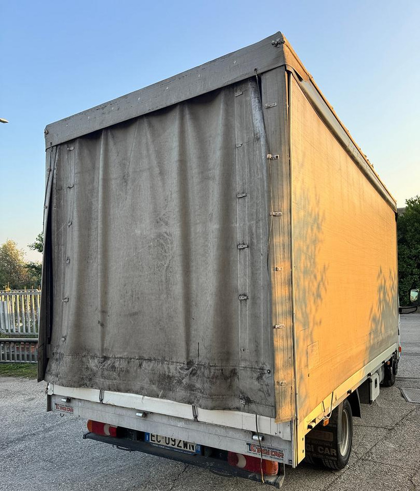 Renault Trucks Maxity 135.35 dxi - Curtain side truck: picture 4 Renault Trucks Maxity 135.35 dxi - Curtain side truck: picture 4