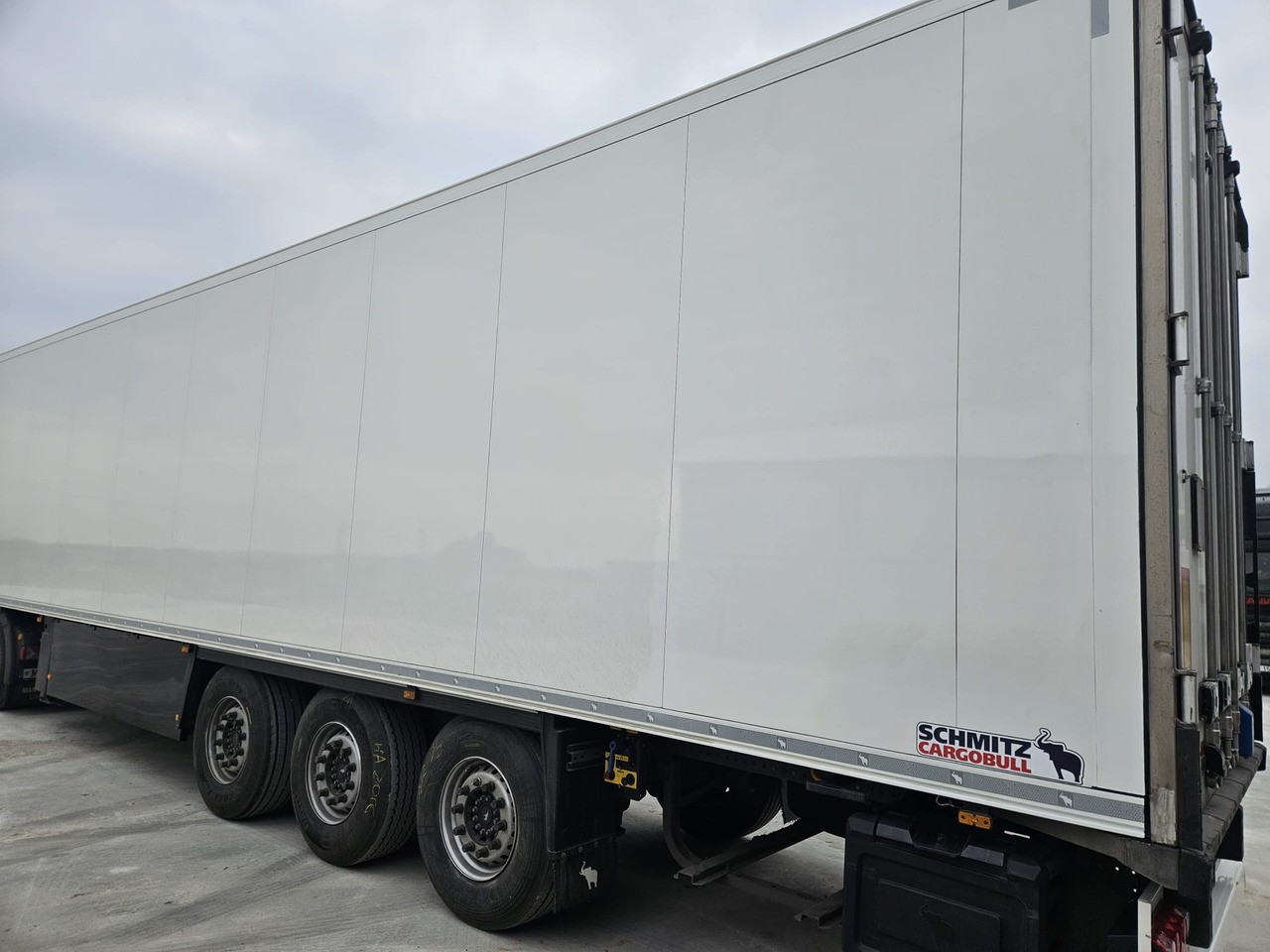 SCHMITZ SKO - Refrigerator semi-trailer: picture 1 SCHMITZ SKO - Refrigerator semi-trailer: picture 1