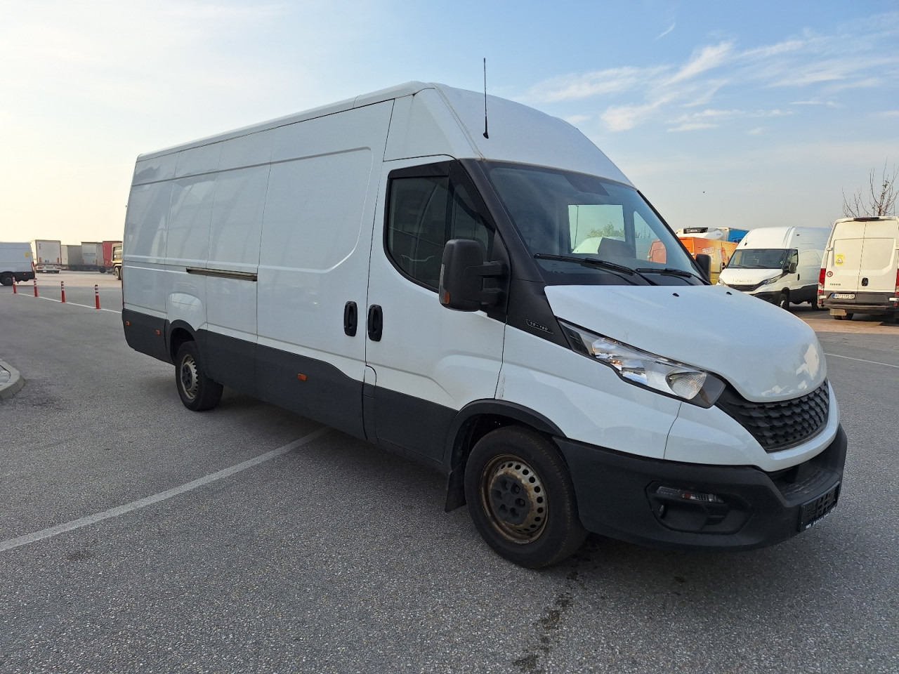 Panel van IVECO Daily 35S14 16m3: picture 9