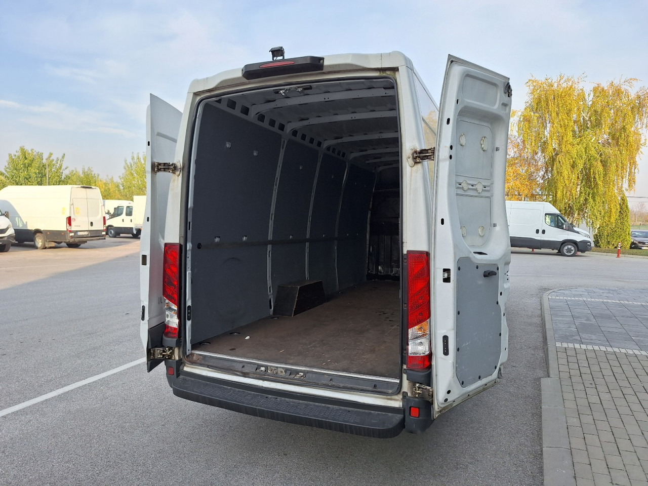 Panel van IVECO Daily 35S14 16m3: picture 15
