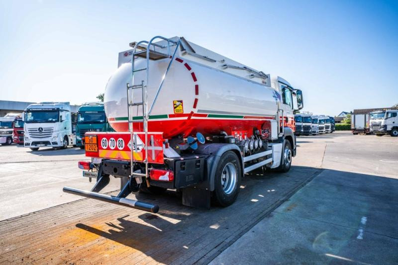 MAN TGS 18.400 4x4H +CM 11.500L /4 COMP - Tanker truck: picture 4 MAN TGS 18.400 4x4H +CM 11.500L /4 COMP - Tanker truck: picture 4