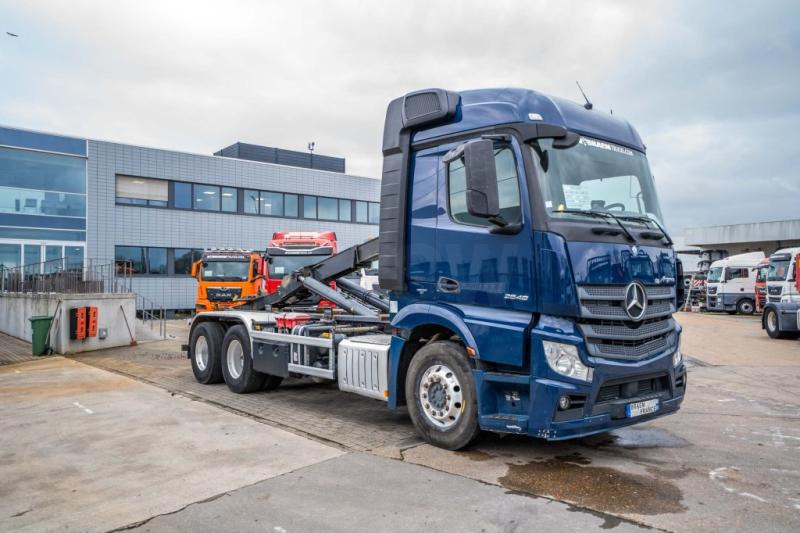 Mercedes ACTROS 2648 -6X2+GARNIER THM 20U 6000 - Hook lift truck: picture 2 Mercedes ACTROS 2648 -6X2+GARNIER THM 20U 6000 - Hook lift truck: picture 2