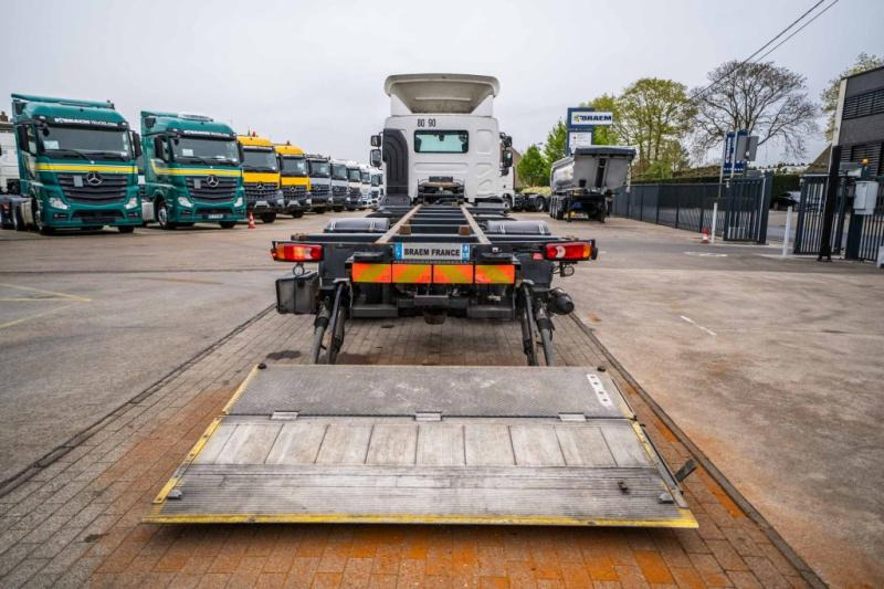 Container transporter/ Swap body truck Renault D WIDE 380 DXI+DHOLLANDIA 1.5 T: picture 6