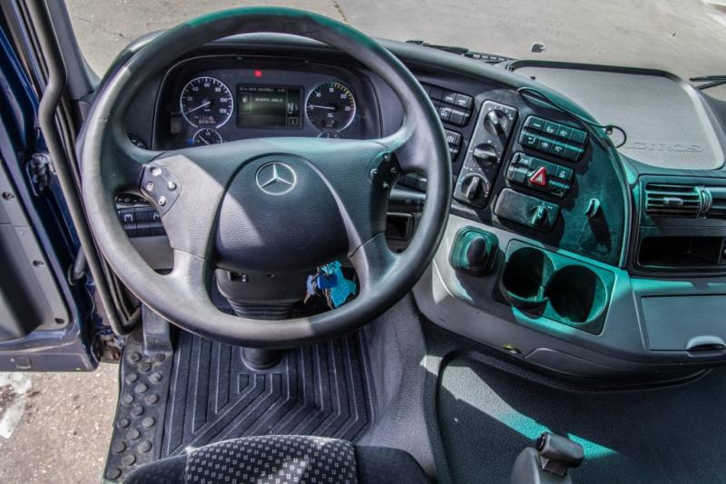 Interior photo 2: Tractor unit Mercedes ACTROS 1846 LS-MP3+HYDR.