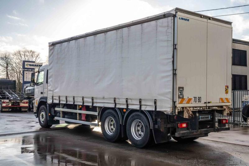 Volvo FM 330-6x2-E5+10 pneus/tires+INTARDER - Curtain side truck: picture 5 Volvo FM 330-6x2-E5+10 pneus/tires+INTARDER - Curtain side truck: picture 5